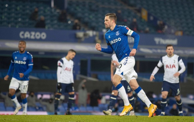 足球界对裁 足球界对裁